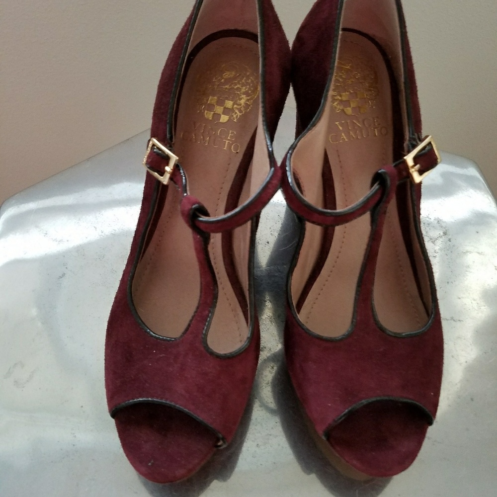 Vince Camuto Dicicco maroon suede t-strap wedges